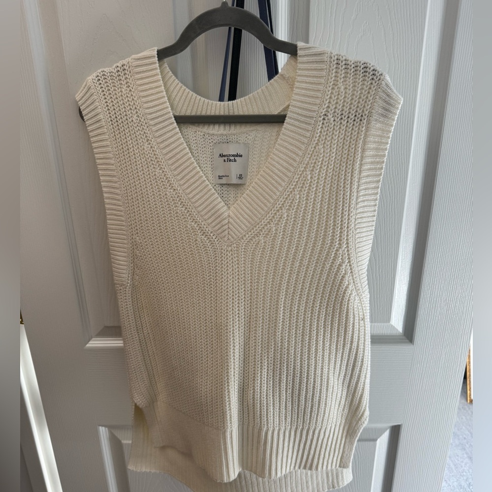 Abercrombie and Fitch Cable Knit V Neck Sweater Vest